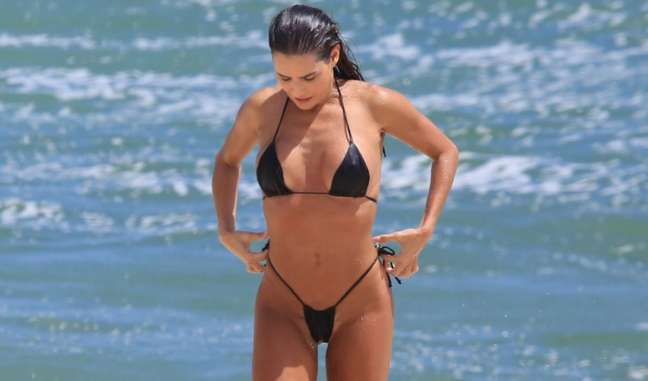 Deborah Secco dresses in a micro bikini at the beach on Christmas Eve.  Photos!