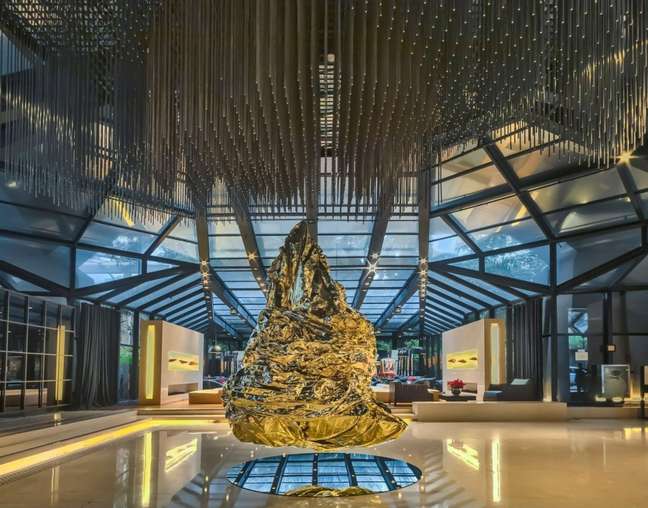 Christmas tree;  luxury Christmas tree;
