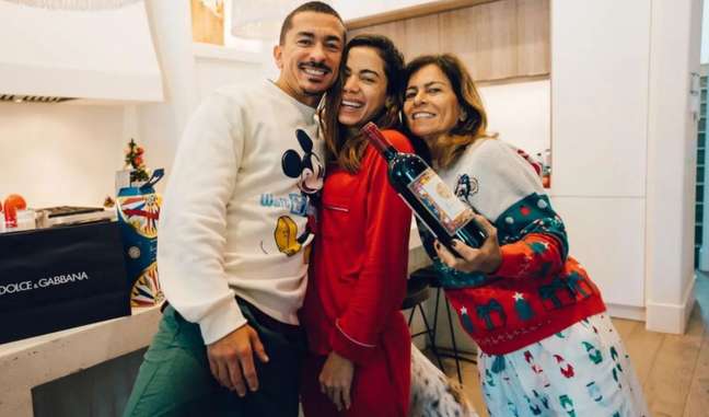 Anitta opens Christmas photo album with family and friends in the USA: “Flawless”.  To look!
