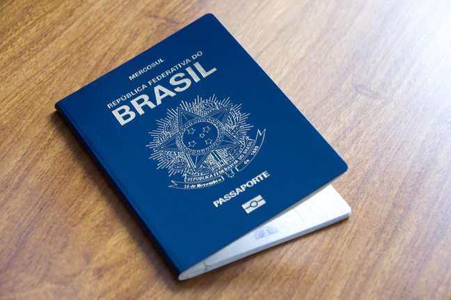 The issuance of passports resumes, but the queue is 100,000 people