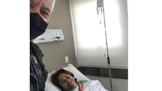 Simone accompanied by her husband during the treatment Simone accompanied by her husband during the treatment