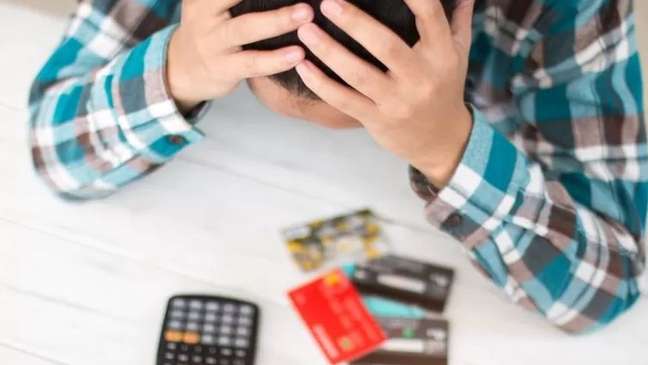 It is necessary to renegotiate the most expensive debts, exchanging them for a cheaper one It is necessary to renegotiate the most expensive debts, exchanging them for a cheaper one