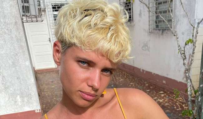 Bruna Linzmeyer poses in a bikini on the web, zooms in and the actress’s crotch is criticized.  Look!