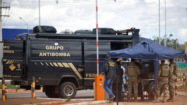 Veículo antibomba da Polícia Federal no sábado, 24/12, em Brasília