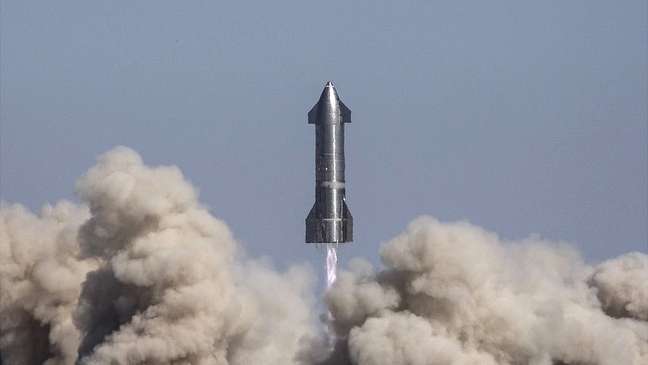 SN9 spaceship prototype during flight test at Boca Chica, Texas in January 2021 SN9 spaceship prototype during flight test at Boca Chica, Texas in January 2021
