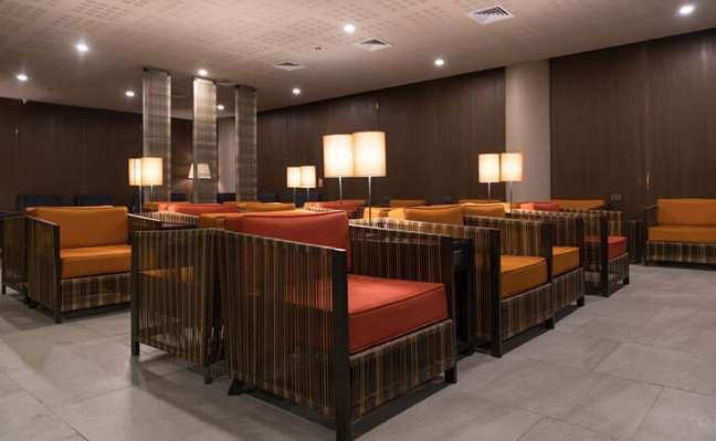 How do airport lounges work and how do you access them?