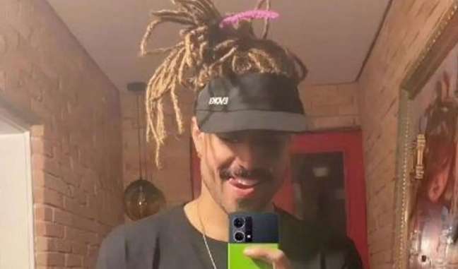 Caio Castro radicalizes his look, bets on dreads for New Year’s Eve and the web aims at cultural appropriation
