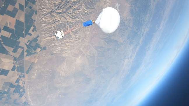 NASA supports company that wants to bring space junk to Earth using parachutes