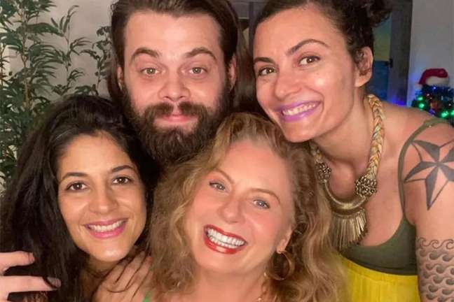 Vera Fischer posts photos with her sons and daughter-in-law on the social network: “Much love!”
