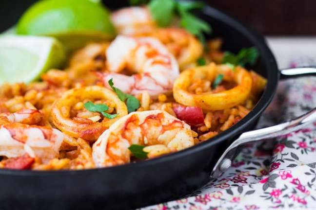 Can a pregnant woman eat shrimp and other seafood?