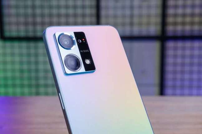 Oppo Reno 7 is so far the brand's most expensive smartphone on sale in Brazil (Image: Ivo Meneghel Jr/ Canaltech)