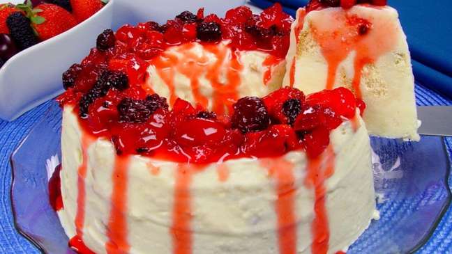 Red fruit syrup ice cream: the ideal dessert for New Year’s Eve