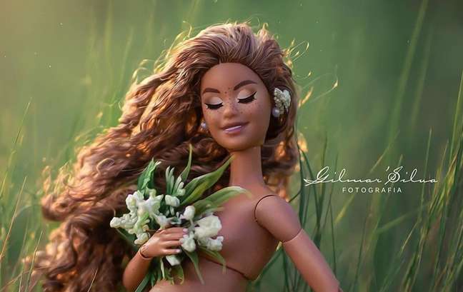 Photographer photographs pregnant Barbie and captivates the Internet