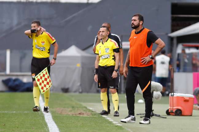 Danilo fala sobre importância do trabalho do profissional com a base no Corinthians e cita Vítor Pereira