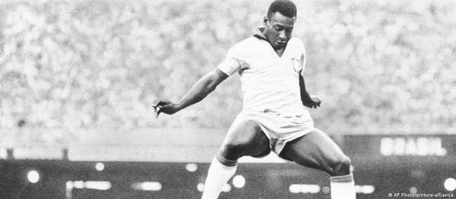 Pele, a black king: death reaffirms hegemony and social pioneer