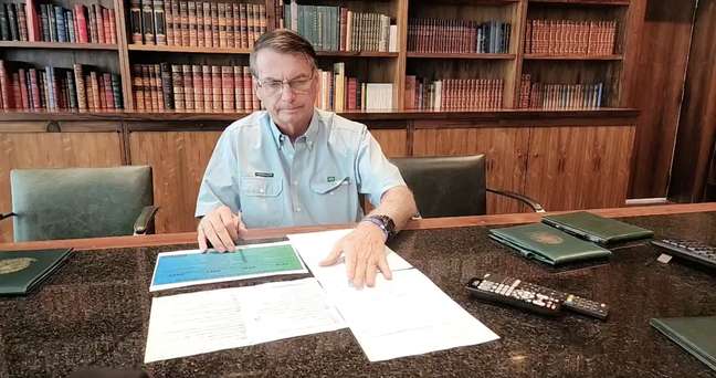 Bolsonaro used his life to attack the electoral system Bolsonaro used his life to attack the electoral system
