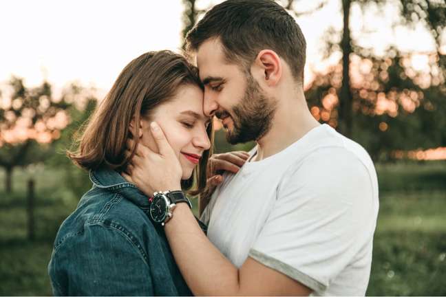 Wearing a red ribbon on New Year's Eve helps strengthen the bond between the couple 