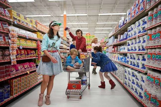 It's amazing how the film uses the supermarket figure as this image of normalcy in American society - and how well it works (Image: Disclosure/Netflix) It's amazing how the film uses the supermarket figure as this image of normalcy in American society - and how well it works (Image: Disclosure/Netflix)