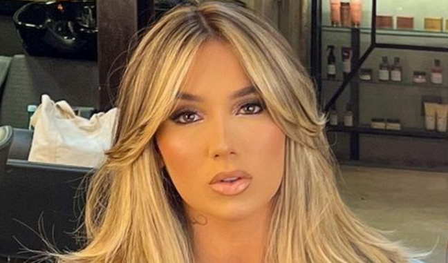 For a thriving year like Virginia’s: the influencer reveals the color of her look and panties for New Year’s Eve!