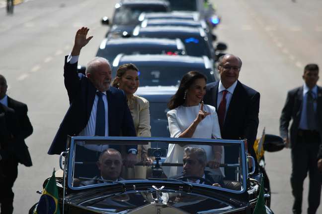 Inauguration of the new government: Lula wears a blue tie and Alckmin red