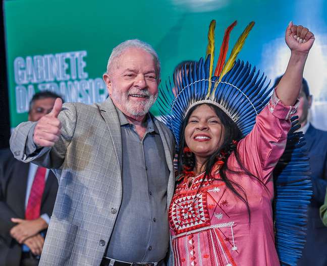 Presidente Lula e a ministra Sônia Guajajara: nesse início de ano, povos indígenas contabilizam vitórias importantes para a luta coletiva dos povos Presidente Lula e a ministra Sônia Guajajara: nesse início de ano, povos indígenas contabilizam vitórias importantes para a luta coletiva dos povos