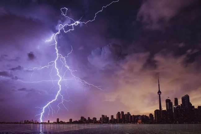 Zigzag lightning has baffled physicists for over 50 years (Image: Andre Furtado/pexels)