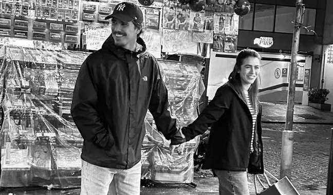 Are Romulo Neto and Mari Saad experiencing a crisis in their relationship?  Find out how the rumors and artist placement emerged