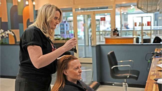 Emma now talks about menopause with her clients in the salon Emma now talks about menopause with her clients in the salon