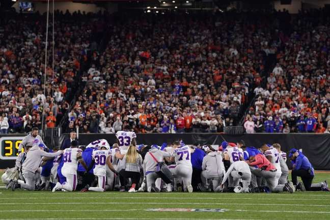 The NFL player is knocked unconscious on the field, is in critical condition and causes concern in the USA