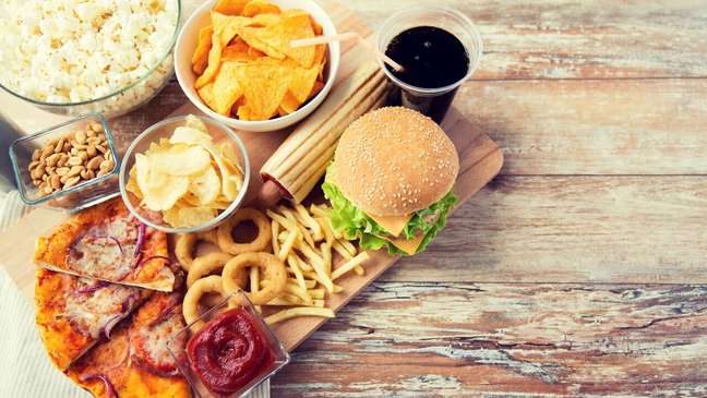 Does eating junk food after workout help to gain muscle mass?  Comprehend