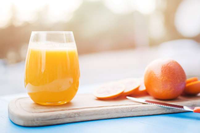 The mixed fruit juice is easy to prepare and goes very well with lunch - Guia da Cozinha The mixed fruit juice is easy to prepare and goes very well with lunch - Guia da Cozinha