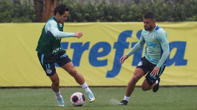 Sob chuva forte, Palmeiras realiza segundo período de treinos no CT