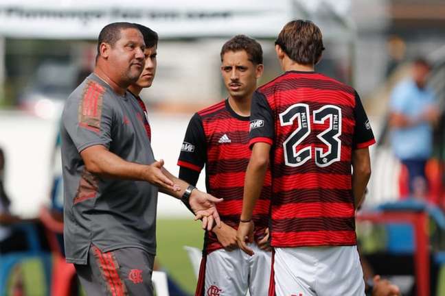 Treinador do Flamengo retorna da Copinha para comandar o time no início do Campeonato Carioca