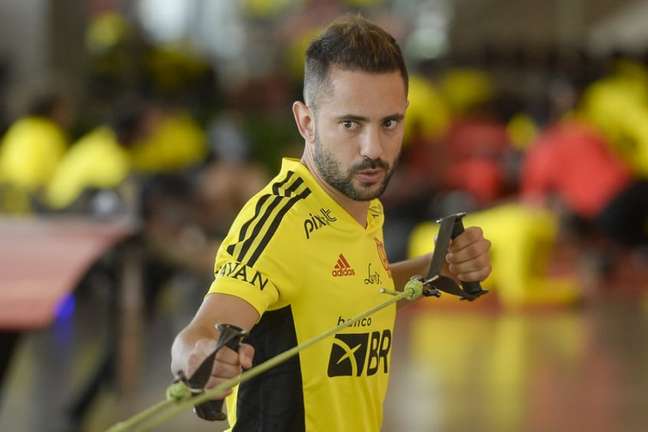 Everton Ribeiro and Pedro reappear, and Flamengo train with a full squad at Ninho do Urubu