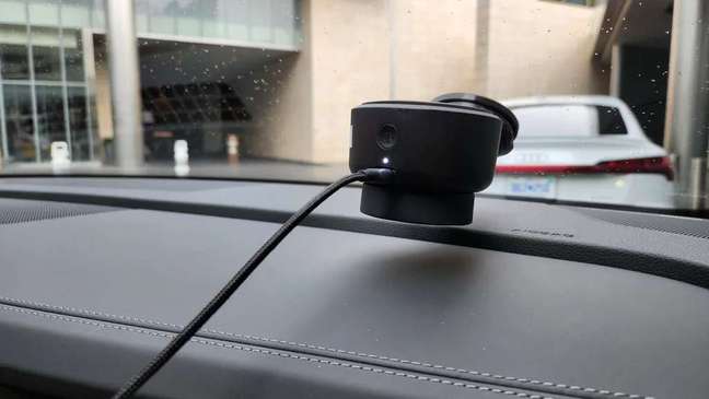The Holoride Retrofit module base can be installed in any car (Image: Felipe Ribeiro/Canaltech)