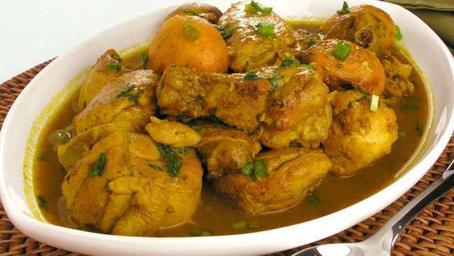 Chicken with pequi – Photo: Guia da Cozinha Chicken with pequi – Photo: Guia da Cozinha