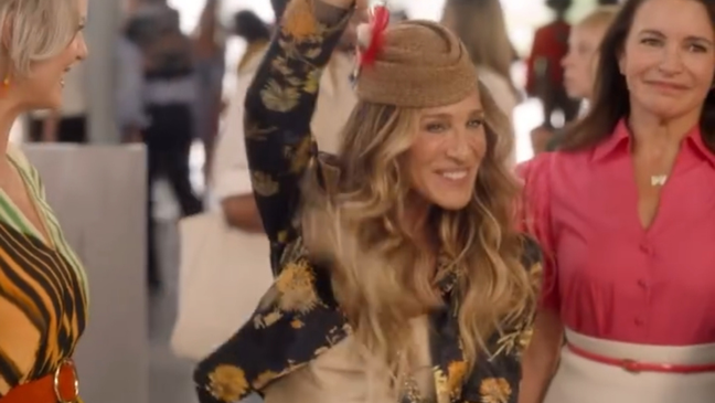 Sarah Jessica Parker wears a pigeon bag like Gkay
