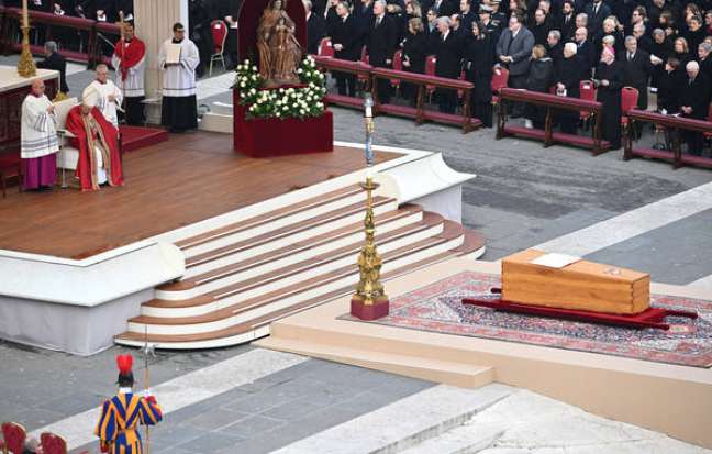 Francis praises Benedict XVI’s ‘wisdom and dedication’ at the funeral