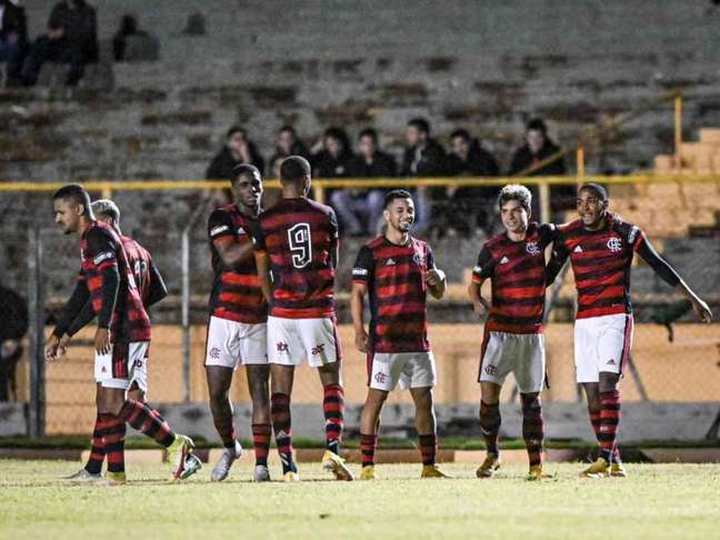 Jogadores do Flamengo retornam da Copinha para reforçar time do Carioca