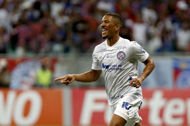 Cruzeiro retoma conversas com o Corinthians por Davó e encaminha contratação do atacante