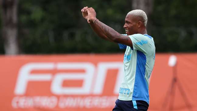 With a goal from Danilo and gringos, Palmeiras won their second training match this Saturday