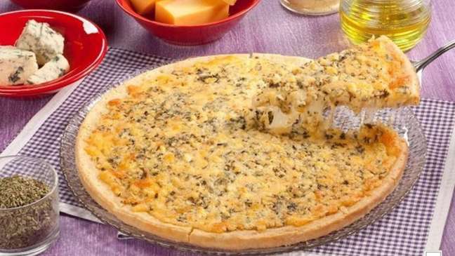 Pizza with 4 cheeses from a blender – Photo: Guia da Cozinha Pizza with 4 cheeses from a blender – Photo: Guia da Cozinha