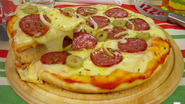 Blender pepperoni pizza – Photo: Guia da Cozinha Blender pepperoni pizza – Photo: Guia da Cozinha