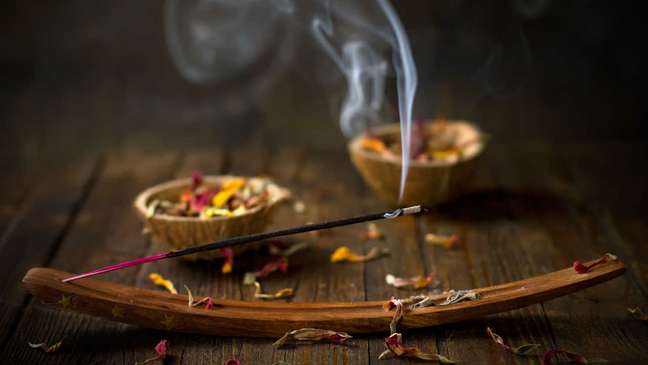 4 incense that promotes good energies with the Moon in Leo