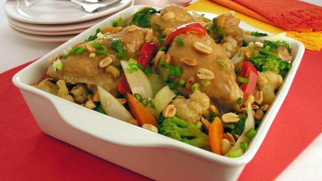 Prepare the checkered chicken leg and thigh for a change from the Chinese recipe