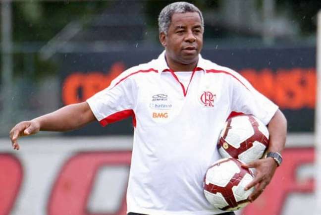 Ídolo do Flamengo, Andrade segue internado após sofrer infarto