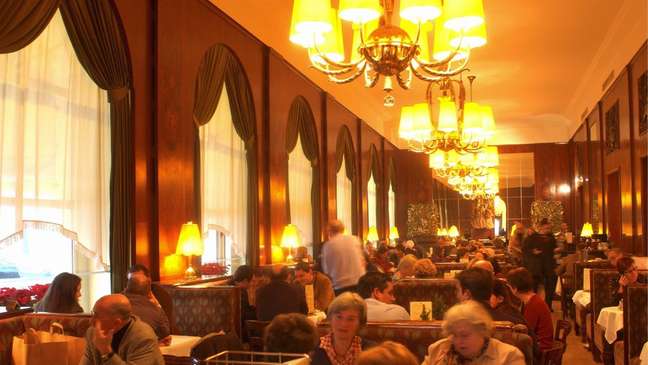 The Café Landtmann, frequented by Freud, remains popular to this day. The Café Landtmann, frequented by Freud, remains popular to this day.