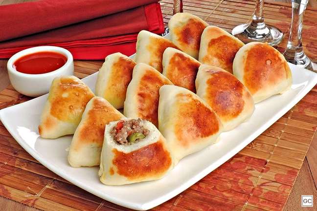 Closed and open esfirra recipes with irresistible fillings Closed and open esfirra recipes with irresistible fillings