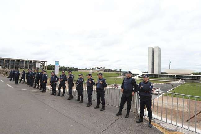 Dino diz esperar que pol&iacute;cia n&atilde;o precise atuar em atos bolsonaristas:  'tomada de poder' s&oacute; em 2026