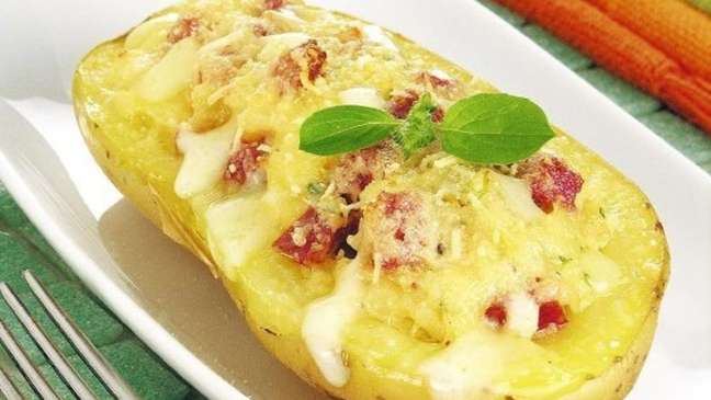 Stuffed potatoes au gratin – Photo: Guia da Cozinha Stuffed potatoes au gratin – Photo: Guia da Cozinha